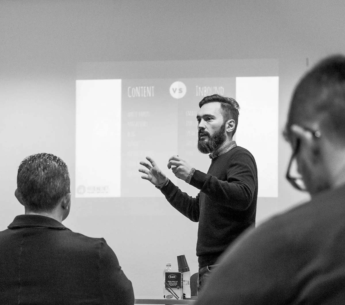 Il team di Webeing durante una conferenza