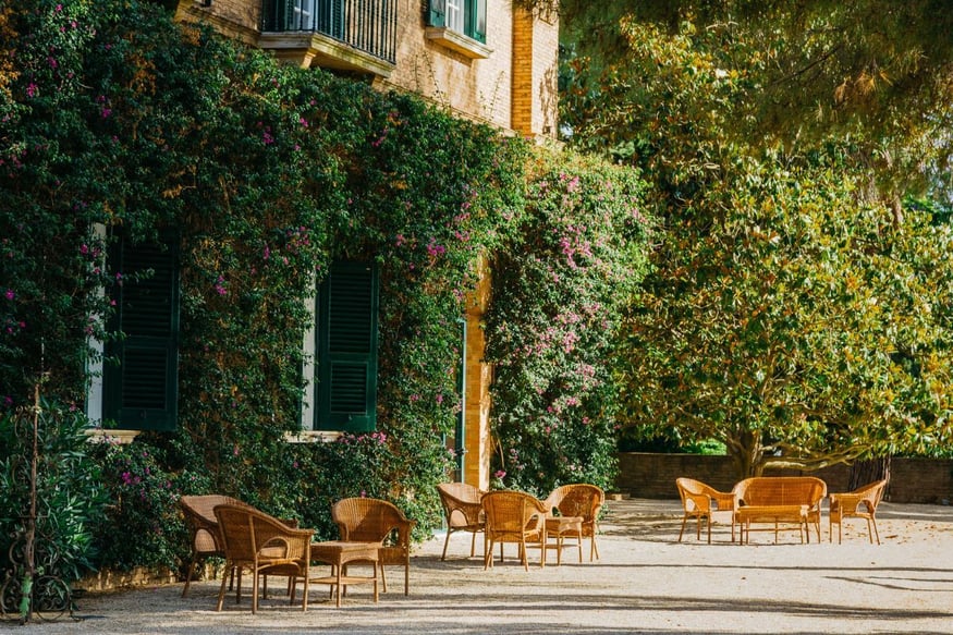 Foto di un angolo del giardino della Tenuta Visconti