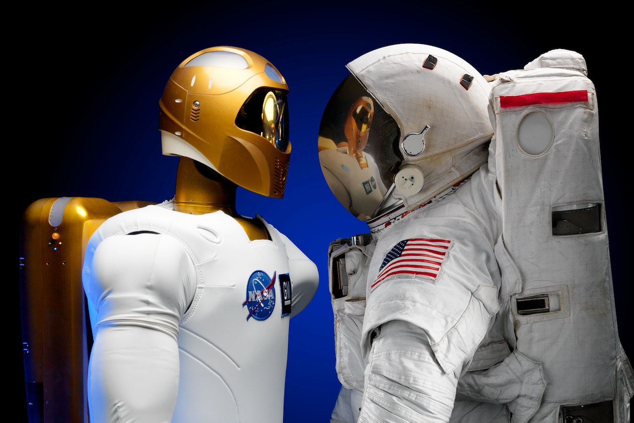 Robots VS astronauts